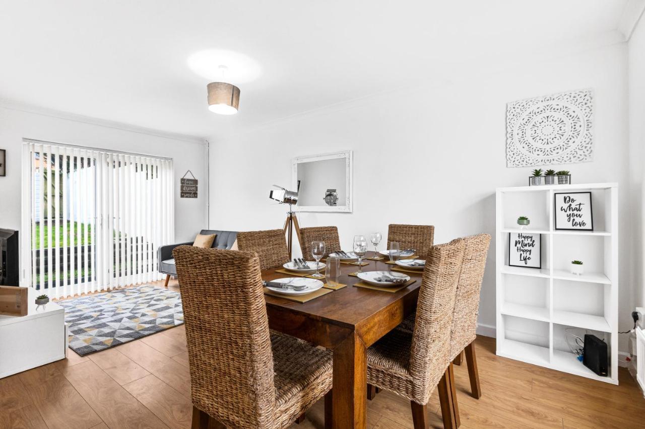 Off Road Parking, Garden, Tv'S In Bedrooms Morriston Exterior foto